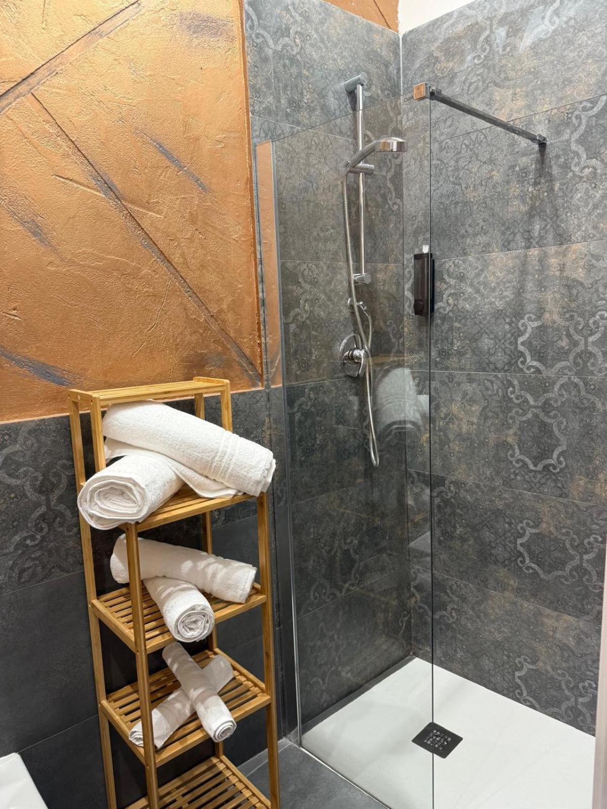 Antica Sicilia Rooms And Breakfast 卡塔尼亚 外观 照片