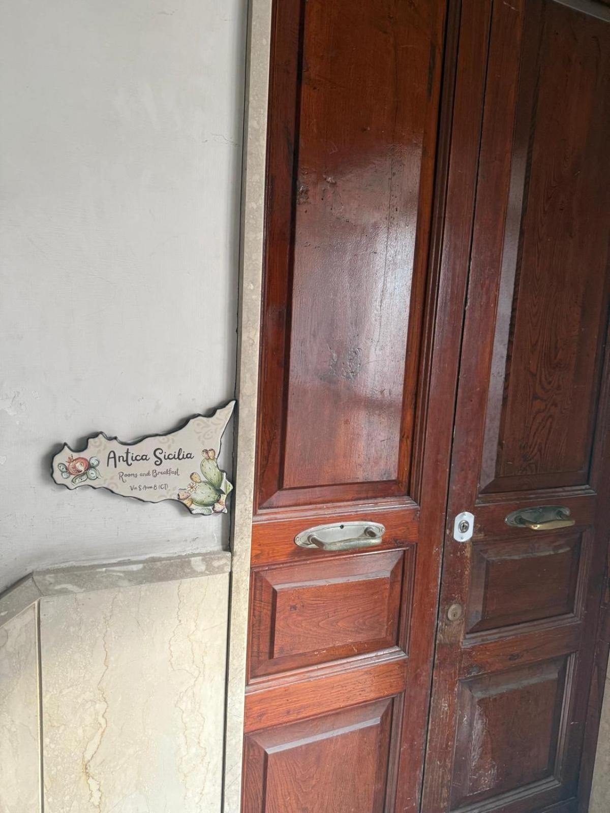 Antica Sicilia Rooms And Breakfast 卡塔尼亚 外观 照片